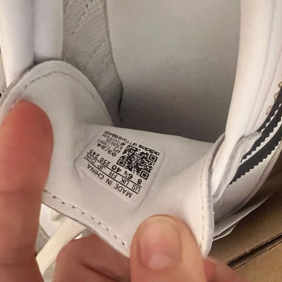 New in Box Adidas Sambas Women's Size 8 - Picture 3 of 3